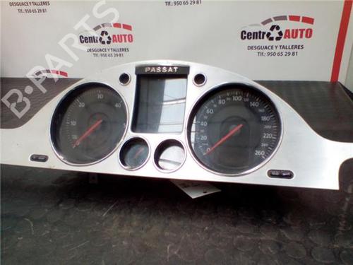 Used Instrument cluster VW PASSAT B2 Saloon (32B) 1.6 (75 hp) 27842938