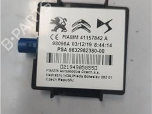 Used Antenna/Base CITROËN C5 AIRCROSS (A_) 1.5 BlueHDi 130 (ACYHZJ, ACYHZR) (131 hp) 27686898