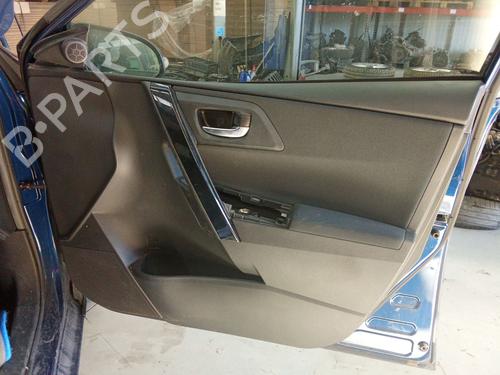 Forreste højre beklædning TOYOTA AURIS (_E18_) 1.6 D4-D (WWE185_) (112 hp) 31538345