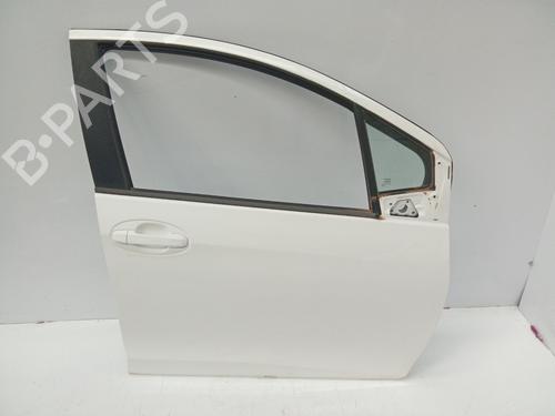 Used Right front door Right front door TOYOTA YARIS (_P13_) 1.5 Hybrid (NHP130_, NHP130) (101 hp) 40526255 40526255