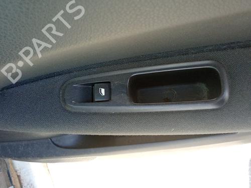 Interrupteur de vitre avant droite PEUGEOT 5008 II (MC_, MJ_, MR_, M4_) 1.6 BlueHDi 115 (MCBHXH, MCBHXW) (116 hp) 29998487