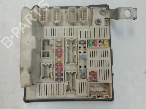 Used Fuse box RENAULT MEGANE II Saloon (LM0/1_) 2.0 dCi (150 hp) 31044331