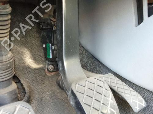 Used Break pedal VW TRANSPORTER T5 Van (7HA, 7HH, 7EA, 7EH) 2.0 TDI (140 hp) 30293709