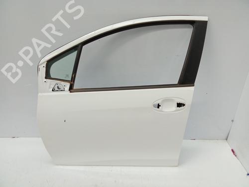 Used Left front door Left front door TOYOTA YARIS (_P13_) 1.5 Hybrid (NHP130_, NHP130) (101 hp) 40526256 40526256