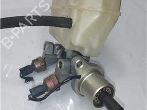 Used Brake master cylinder BMW 3 (E46) 320 d (136 hp) 27849098