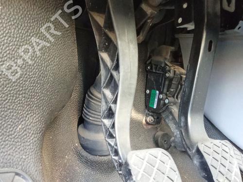 Used Clutch pedal VW TRANSPORTER T5 Van (7HA, 7HH, 7EA, 7EH) 2.0 TDI (140 hp) 30293710