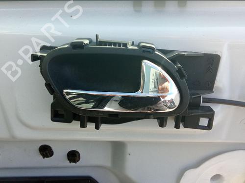 Used Front right interior door handle PEUGEOT 5008 II (MC_, MJ_, MR_, M4_) 1.6 BlueHDi 115 (MCBHXH, MCBHXW) (116 hp) 29998483