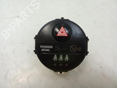 Used Switch Switch TOYOTA YARIS (_P13_) 1.5 Hybrid (NHP130_, NHP130) (101 hp) 40526262 40526262