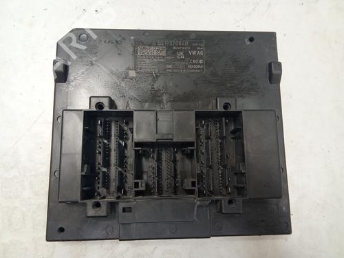 Used Fuse box Fuse box 39435548 39435548