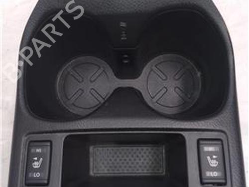 Porte-gobelet/Objets NISSAN X-TRAIL III (T32_, T32R, T32RR) 2.0 dCi (T32) (177 hp) 27848212
