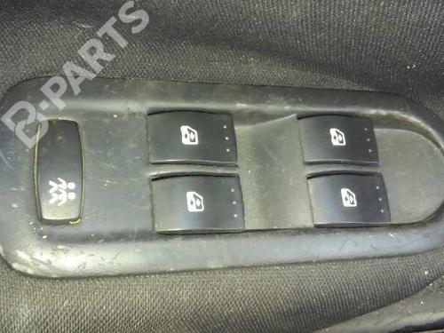 Used Left front window switch RENAULT MEGANE II (BM0/1_, CM0/1_) 1.5 dCi (BM02, BM13, BM2A, CM02, CM13) (101 hp) 1334560