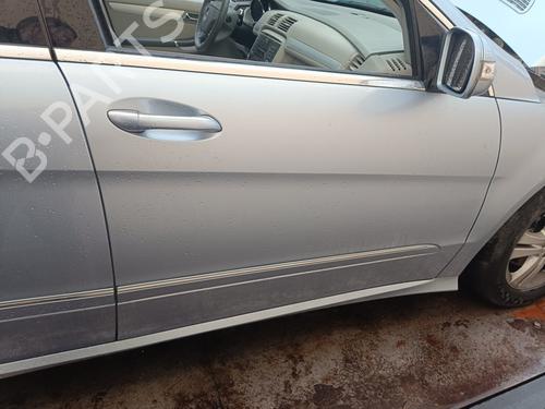 Used Right front door MERCEDES-BENZ R-CLASS (W251, V251) R 350 CDI 4-matic (251.022, 251.122) (224 hp) 28282748