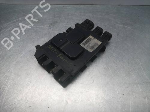 Used Fuse box Fuse box 37465785 37465785