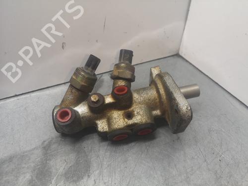 Used Brake master cylinder AUDI TT Roadster (8N9) 1.8 T (180 hp) 9112376