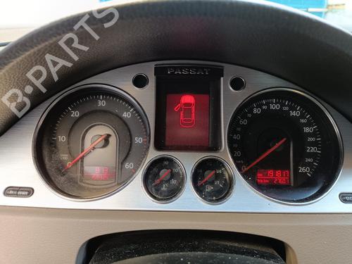 Used Instrument cluster VW PASSAT B6 (3C2) 2.0 TDI (140 hp) 17308219
