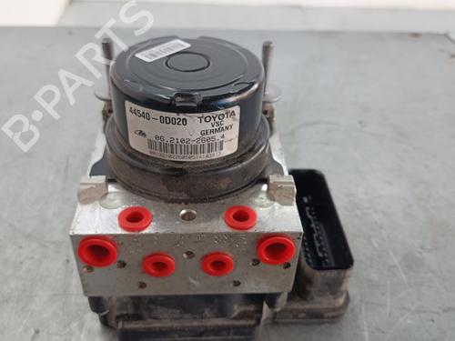 Used ABS pump TOYOTA YARIS (_P13_) 1.0 (KSP130_, KSP130) (69 hp) 10326693