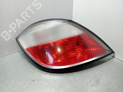 Feu arrière gauche OPEL ASTRA H (A04) [2004-2014]  31127404