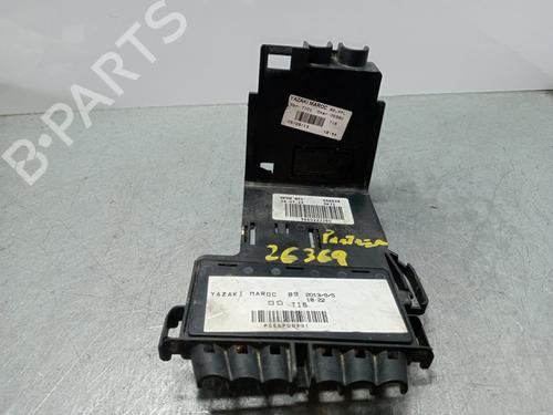 fuse-box-peugeot-partner-tepee-2008-31887916 main image