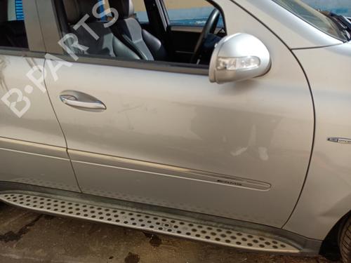 Used Right front door MERCEDES-BENZ M-CLASS (W164) [2005-2012]  30619510