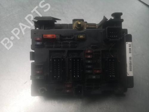 Used Fuse box Fuse box 38619571 38619571