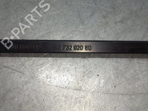 Front windshield wiper arm PEUGEOT 2008 I (CU_) 1.6 HDi | BP29306125C143 