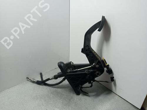 Used Clutch pedal Clutch pedal MERCEDES-BENZ A-CLASS (W176) A 200 CDI (176.001) (136 hp) 30919345 30919345