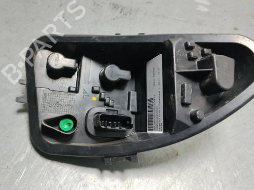Used Lamp holder RENAULT CLIO III (BR0/1, CR0/1) 1.5 dCi (88 hp) 30738276