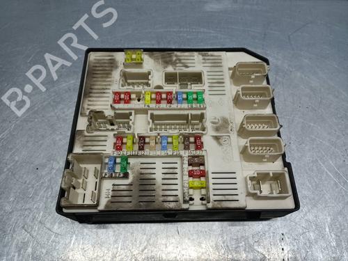 Used Fuse box RENAULT MEGANE III Hatchback (BZ0/1_, B3_) 1.5 dCi (86 hp) 19438502