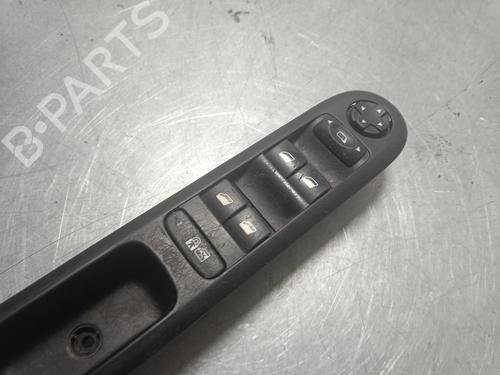 Used Left front window switch Left front window switch PEUGEOT 5008 (0U_, 0E_) 1.6 HDi (114 hp) 27554047 27554047