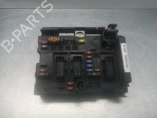 Used Fuse box Fuse box 38303769 38303769