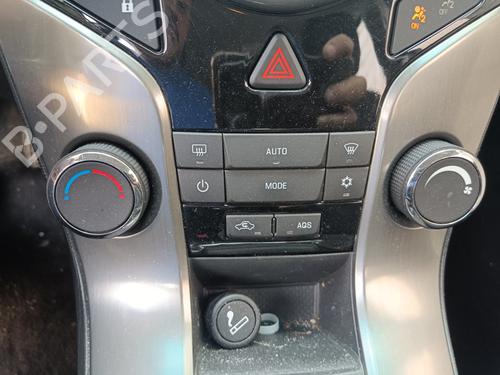 Used Climate control CHEVROLET CRUZE Hatchback (J305) 2.0 CDI (163 hp) 26190404