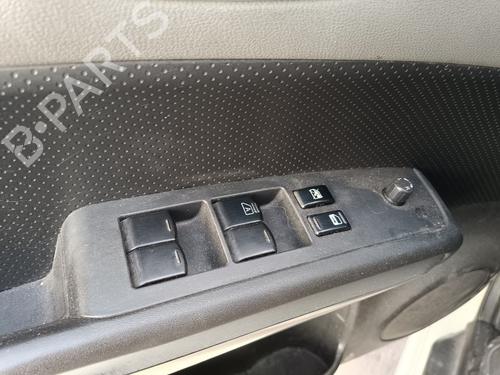 Used Left front window switch NISSAN X-TRAIL II (T31) 2.0 dCi 4x4 (150 hp) 15811163