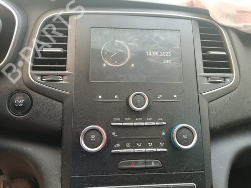 Used Radio Radio RENAULT MEGANE IV Grandtour (K9A/M/N_) 1.5 Blue dCi 95 (K9A2) (95 hp) 33558048 33558048