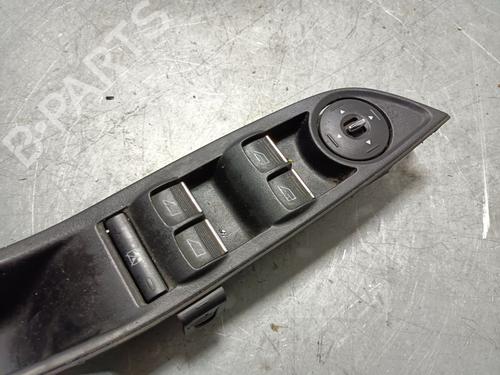 Mando elevalunas delantero izquierdo FORD FOCUS III Saloon 1.6 TDCi (115 hp) 32288417