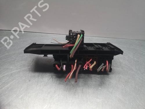 Used Fuse box Fuse box 37423913 37423913