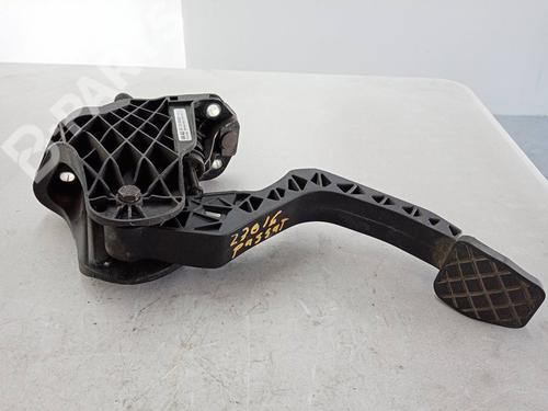 Clutch pedal VW PASSAT B6 (3C2) 1.6 TDI 3C1721059BE |