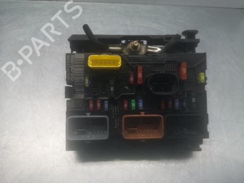 Used Fuse box Fuse box 38304967 38304967