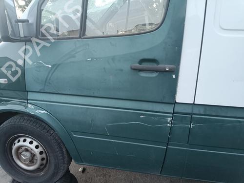 Used Left front door MERCEDES-BENZ SPRINTER 3-t Bus (B903) [1995-2012]  27988240