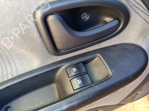 Used Left front window switch RENAULT CLIO II (BB_, CB_) [1998-2016]  31598126