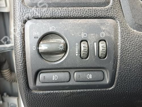 Used Headlight switch VOLVO XC70 I Cross Country (295) D5 AWD (185 hp) 27369666