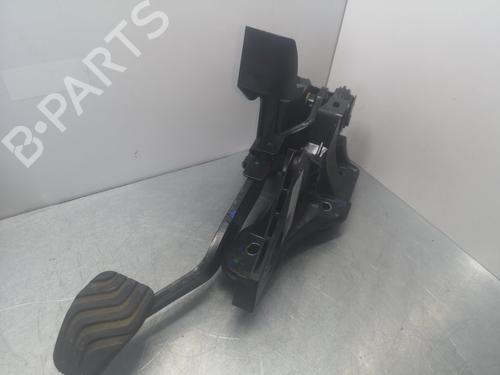 Used Break pedal DACIA DUSTER SUV Van 1.5 dCi 4x4 (109 hp) 17098295