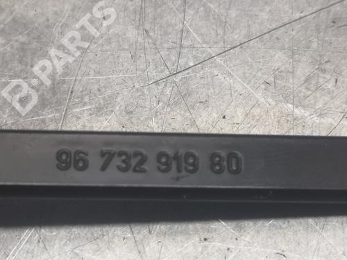 Front windshield wiper arm PEUGEOT 2008 I (CU_) 1.6 HDi | BP11957321C143 