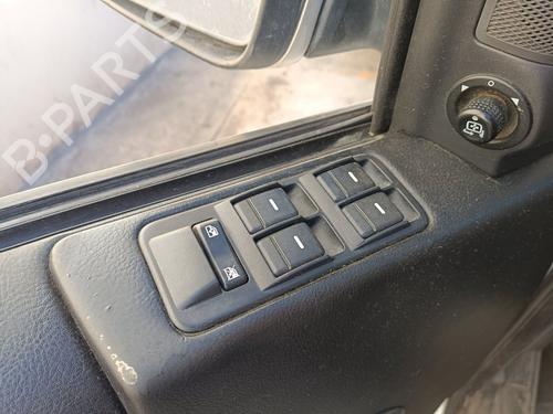 Used Left front window switch LAND ROVER DISCOVERY III (L319) 2.7 TD 4x4 (190 hp) 15956179