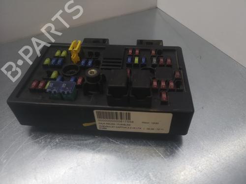 Used Fuse box CHEVROLET CAPTIVA (C100, C140) 3.2 4WD (230 hp) 15686723