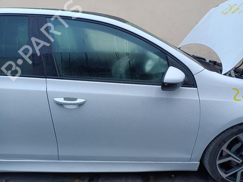 Used Right front door VW GOLF VI (5K1) 2.0 TDI (170 hp) 31123529
