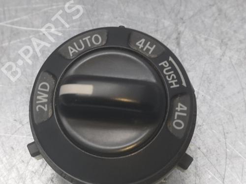 Used Switch NISSAN PATHFINDER III (R51) 2.5 dCi (174 hp) 15905562