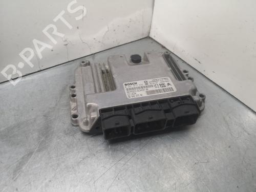 Engine control unit (ECU) CITROËN C4 I Saloon 1.6 HDi (109 hp) 8956042