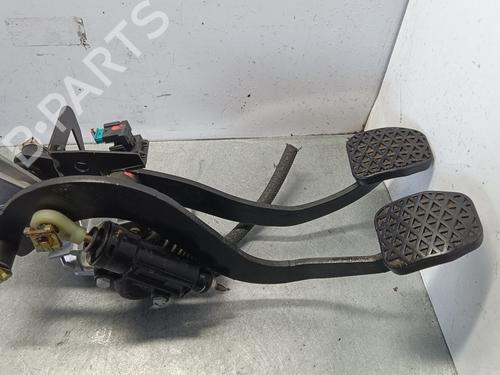 Used Clutch pedal BMW X3 (E83) 2.0 d (150 hp) 15268882