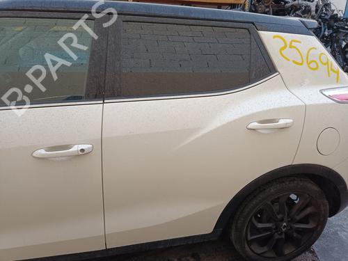 Used Left rear door SSANGYONG XLV SUV e-XGi 160 (128 hp) 31172528