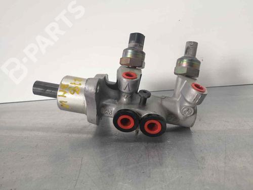 Used Brake master cylinder BMW 3 (E46) 320 d (150 hp) 8126466
